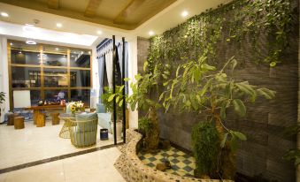 Qujing Blue Mountain Art Hotel
