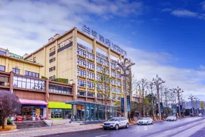 LANOU Hotel (Guiyang Quanhu Park Subway Station) Отели в г. Гуйян