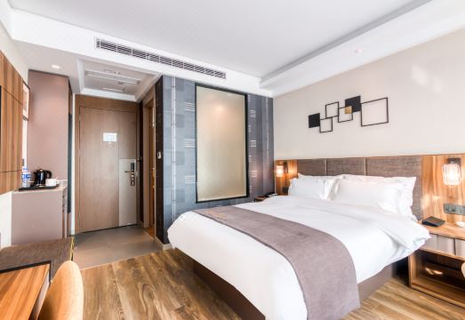 홈 인 플러스 호텔 (항저우 빈장 싱광 애비뉴)