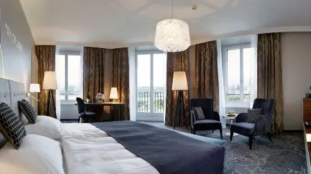 Hotel Schweizerhof Luzern Отели рядом с достопримечательностью «Natur-Museum Luzern»