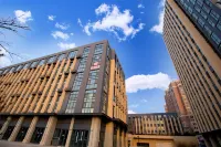 Muen LOFT Light Luxury Apartment (Qingdao North Railway Station Yongnian Road Subway Station)