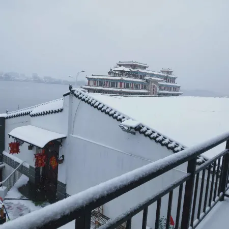 Dandong Yi Inn (Yalujiang Broken Bridge Branch)