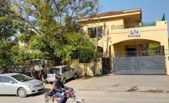 Livin Hub Guest House