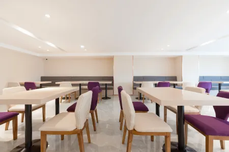 Lavande Hotel (Beijing Tiananmen Square Wangfujing Street Branch) Отели рядом с достопримечательностью «Museum of City Site of Liao and Jin Dynasty»