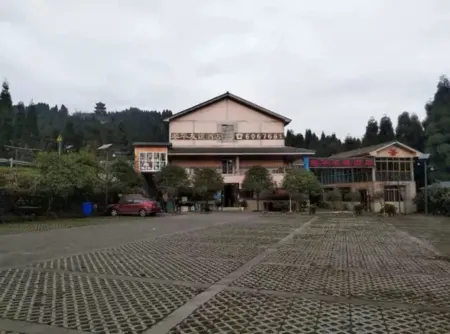 Shifang Yinghua Youyi Hotel