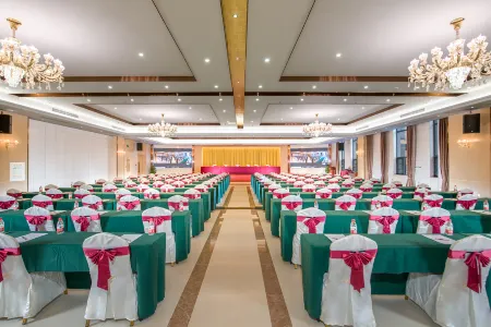 Baiyunbao International Hotel Отели в г. Ванцан