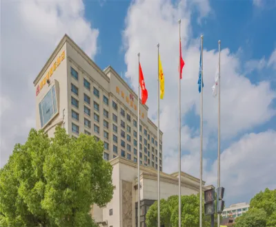 Meigaomei International Hotel (Kunshan Lujia) Отели рядом со станцией Huaqiao жд вокзал