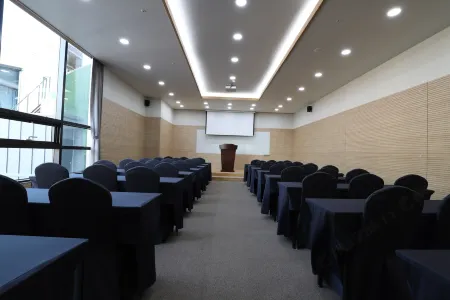 Sunrise Hotel Sokcho Отели рядом с достопримечательностью «Yeongnangho»