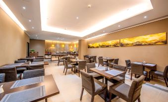 Homeinn Plus (Kunming Baiyun Road Tongde Square)