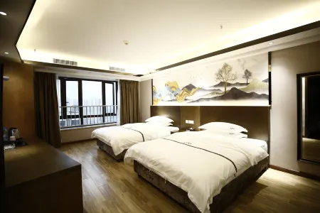 Yifeng Hotel (Wanda Plaza Lijiang) Отели рядом с достопримечательностью «Qijiang Farmer Print Academy»
