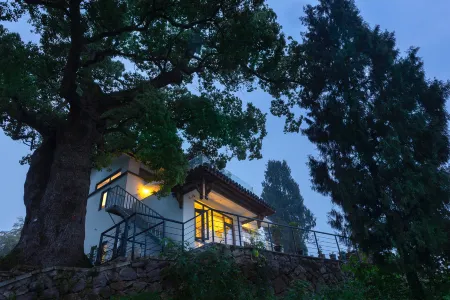 Stray Clouds Villa Отели в г. Цзяндэ