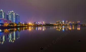 Guangfei Movie Theme Hotel (Yangjiang Baili Square Mojiang Road)