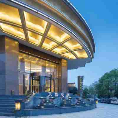 天倫皇朝國際酒店(赤壁北站人民醫院店) Hotel Exterior