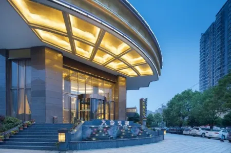 Tianlun Huangchao International Hotel(Chibi North Railway Station)