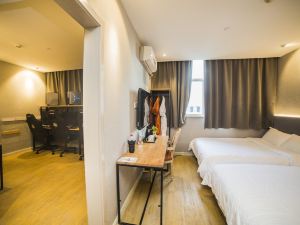 Stay at Jiaga E-sports Hotel (Huanglong Kangcheng Branch)