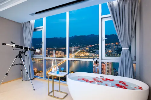 Tianqing River View Hotel (Chongqing Jiefangbei hongyadong) - con vista montagne