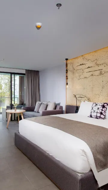 ห้องดีลักซ์เตียงคิงไซส์ริมสระว่ายน้ำ