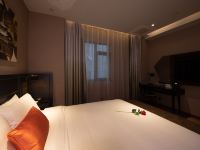 和颐至尊酒店(杭州西湖湖滨步行街店) - 至尊高级大床房
