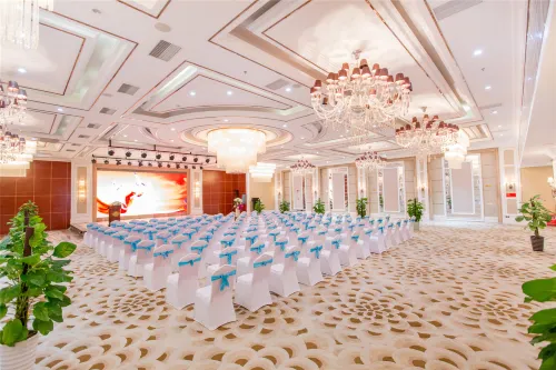 Auspicious Hotel Business Facilities Photos