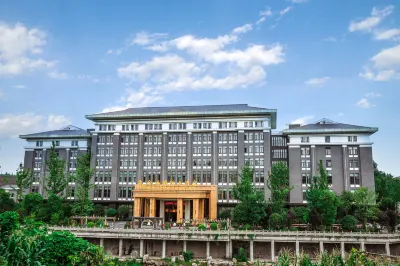 Jinfu International Hotel Отели в г. Гуанан