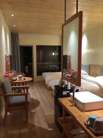 Guanshan Grassland RV Camp Hotel