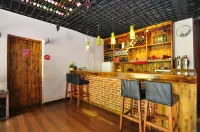 Yunnan Wine House Inn (Maitreya Dongfeng Yun Store) - بار