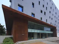 Ease House (Luoyang Longmen High-speed Railway Station) Hotels near Zaojiaoshuxincun Food Street