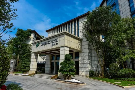 Lanjiang Hotel Отели рядом с достопримечательностью «Zhangba Guiyuan Forest»