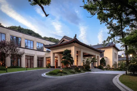 West Lake Villa