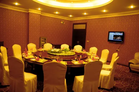 Wudangshan Hotel Отели рядом с достопримечательностью «Three Views of Qiongtai»