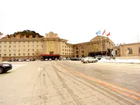 Longyuan Holiday Hot Spring Hotel Hotels near Qianshan Mountain