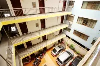 Shuangxin Business Hotel (Gaozhuang Starlight Night Market)