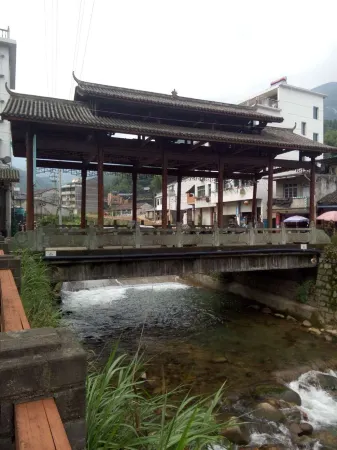 Yunjian Hostel Отели в г. Юньхэ