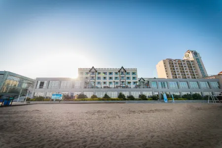 Haitian Yise Hotel (XiGangHuaYuan) Отели рядом с достопримечательностью «Qinhuang Botanical Garden»