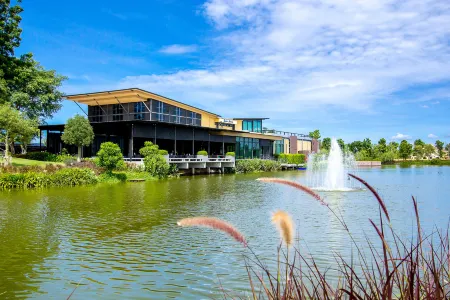 Rancho Charnvee Resort & Country Club Khaoyai Отели рядом с достопримечательностью «Wat Kaeng Klang Dong»