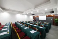 精品假日大飯店（北海大潤發高鐵站店）