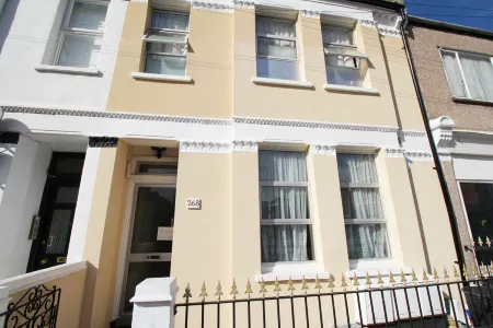 Flexistay Aparthotel Tooting Отели в г. Мичам