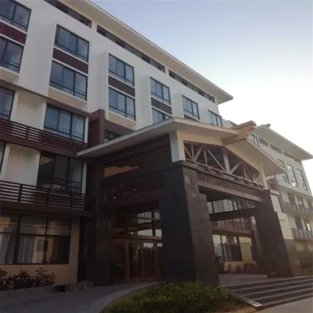 DONG FANG YING BIN HOTEL Отели рядом с достопримечательностью «Dongfang Cultural Square»