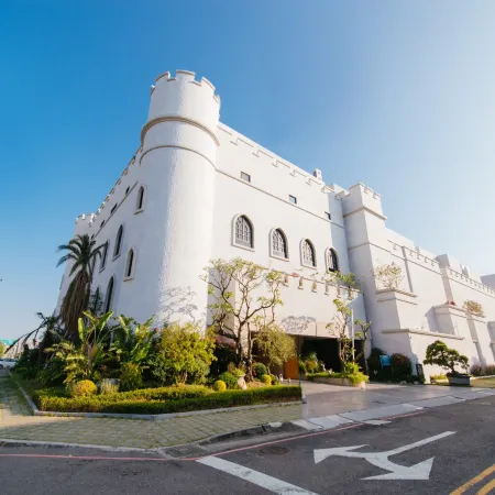 The Castle Ballet Taichung A Boutique Hotel Отели рядом с достопримечательностью «Железнодорожная станция Синьужи»