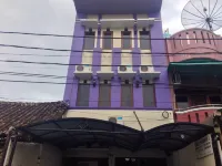 Unique Guesthouse Hotels in Kebon Jeruk
