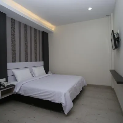 Redlink Hotel Hotels near Bundaran BP Batam