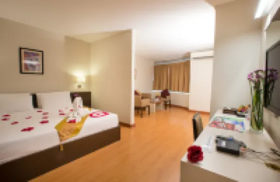 โรงแรมซีซั่น สยาม โรงแรมใกล้The Rich