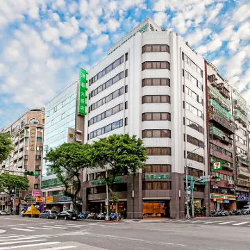 Green World Linsen Hotels near Shilin District