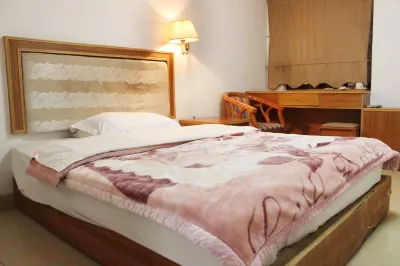 Hongda Hostel Hotels near Golden Rooster Ridge