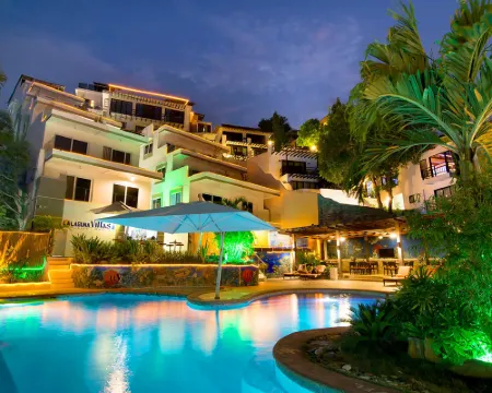 ลาลากูนา วิลล่าส์ โรงแรมในเปอร์โตกาเลรา