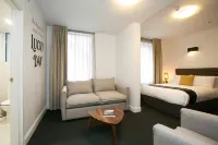 The Lucky Hotel Отели в г. Ньюкасл