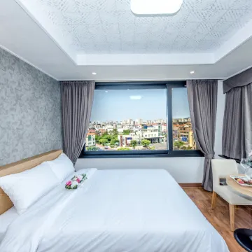 Leslie Hotel Отели рядом с достопримечательностью «Музей компьютеров Nexon»