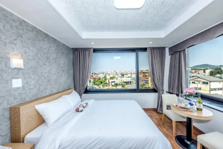 Leslie Hotel