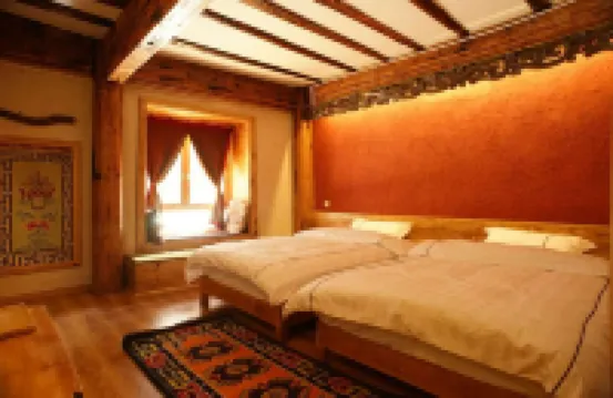 Tibetan-style Courtyard Hotel