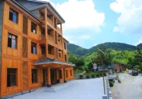Ziquejie Baishuidong Hostel